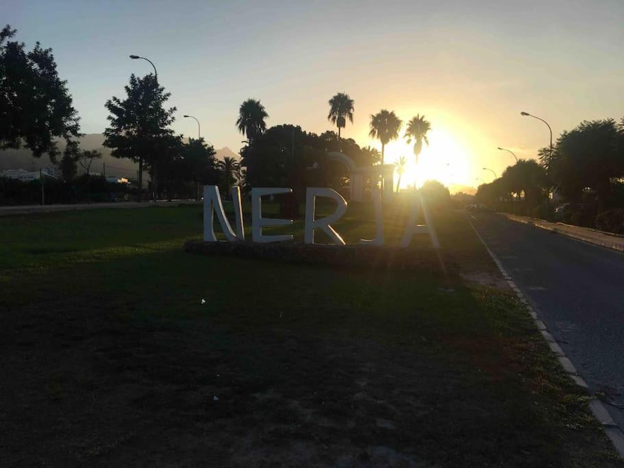 Apartamentos Rio Marinas 15 Playazo Beach Nerja Luaran gambar
