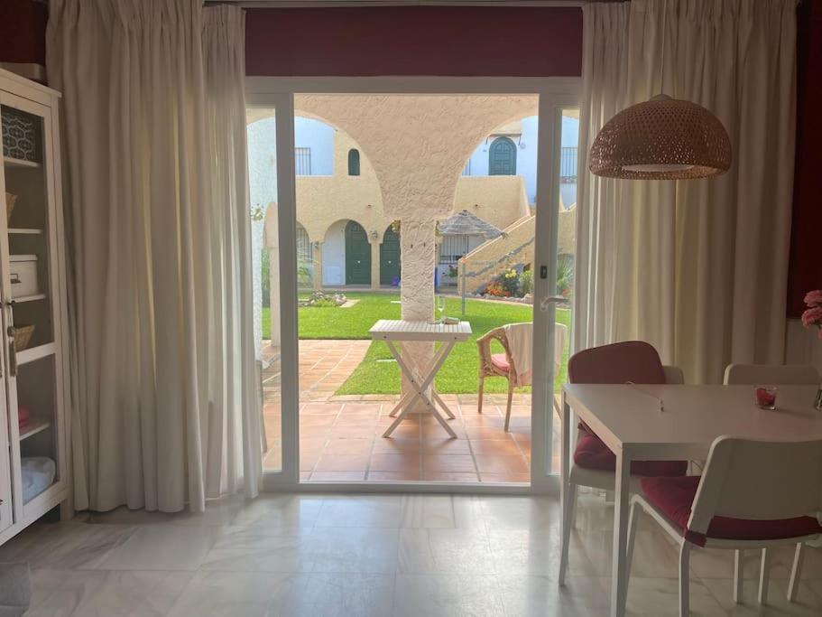 Apartamentos Rio Marinas 15 Playazo Beach Nerja Luaran gambar